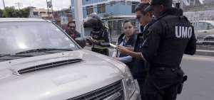 Los operativos de la Contralor&iacute;a, junto a la Polic&iacute;a, se realizaron ayer en la avenida Manuel C&oacute;rdova Galarza, en el norte de Quito. 
