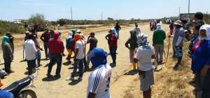 Piedras, palos y hasta machetes hubo en los enfrentamientos.