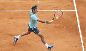 Federer no tuvo problemas para ganar al franc&eacute;s Chardy, N&ordm; 35 del mundo. Foto: Agencia AFP