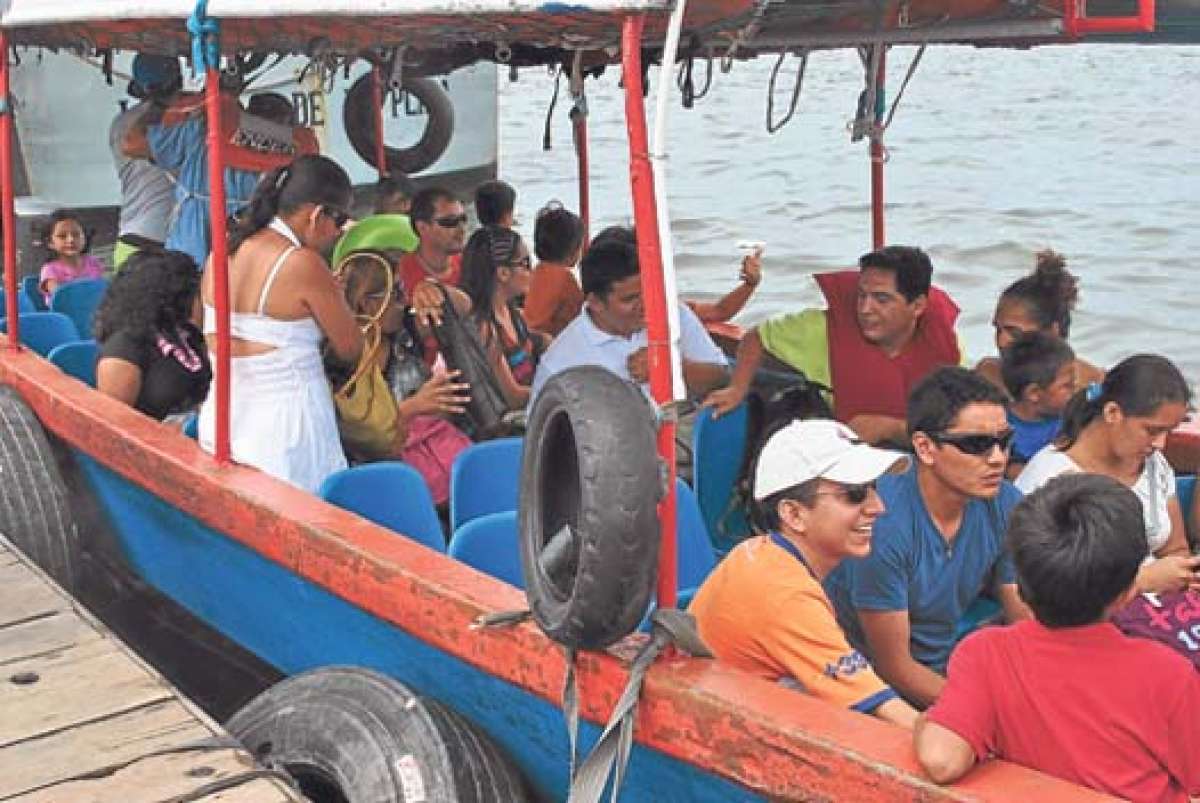 Hoy un viaje desde Puerto Bol&iacute;var, provincia de El Oro, hasta las islas de Jambel&iacute; tiene mayores seguridades. Los turistas abordan lanchas modernas que incluso acortan el tiempo de su viaje por el Oc&eacute;ano Pac&iacute;fico. Foto: Fabricio Cruz |  para El Tel
