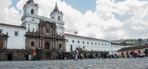 La plaza de San Francisco es reabierta en Quito tras obras del metro