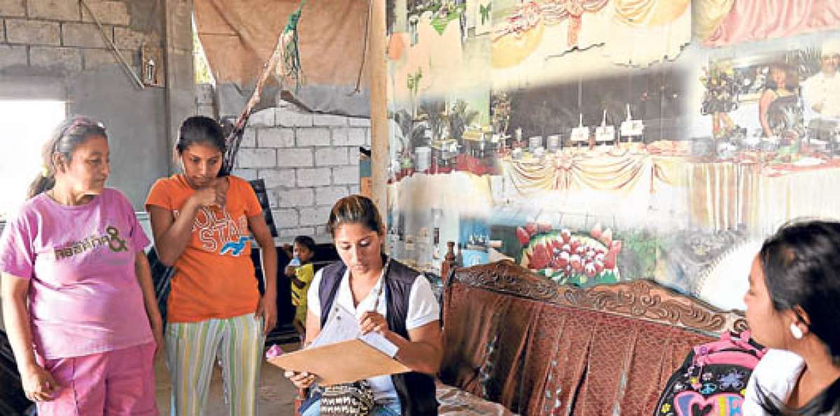 La visita de los futuros TAPS tarda alrededor de 30 minutos. Las familias son asistidas en el &aacute;rea de la salud. Foto: Pilar Vera.