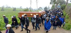 El sepelio de los adolescentes de 15 y 17 a&ntilde;os, oriundos de Ca&ntilde;ar, estuvo acompa&ntilde;ado de una lluvia.