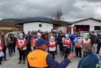 Riesgos Ecuador junto a la Cruz Roja ecuatoriana implementaron acciones para ayudar a las familias afectadas por el sismo. 