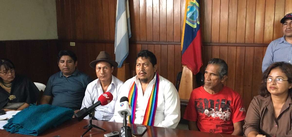 Carlos Satian (c), presidente del Movimiento Ind&iacute;gena de Chimborazo comunic&oacute; la desconformidad de la provincia, por las declaraciones de l&iacute;deres ind&iacute;genas nacionales.