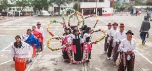Los entrenamientos permanentes del grupo de danza les han permitido convertirse en un referente del sector, por ingenio y destreza de movimientos.