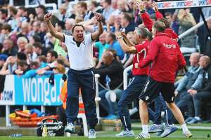 El Crystal Palace destituye a su entrenador Neil Warnock