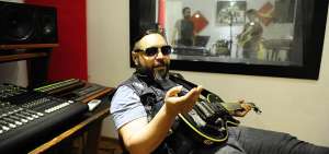 El cantautor de rock, Luis Rueda, llevar&aacute; su gira Treinta Balas Tour a 12 ciudades del pa&iacute;s, en bares donde no repetir&aacute; cada presentaci&oacute;n.