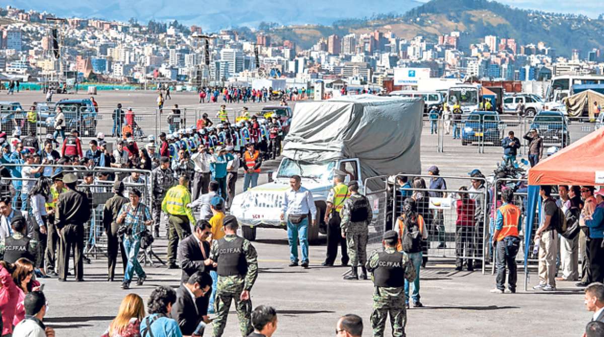 En el parque Bicentenario se construye el templete donde el papa Francisco ofrecer&aacute; el martes una misa. Foto: Marco Salgado/ El Tel&eacute;grafo