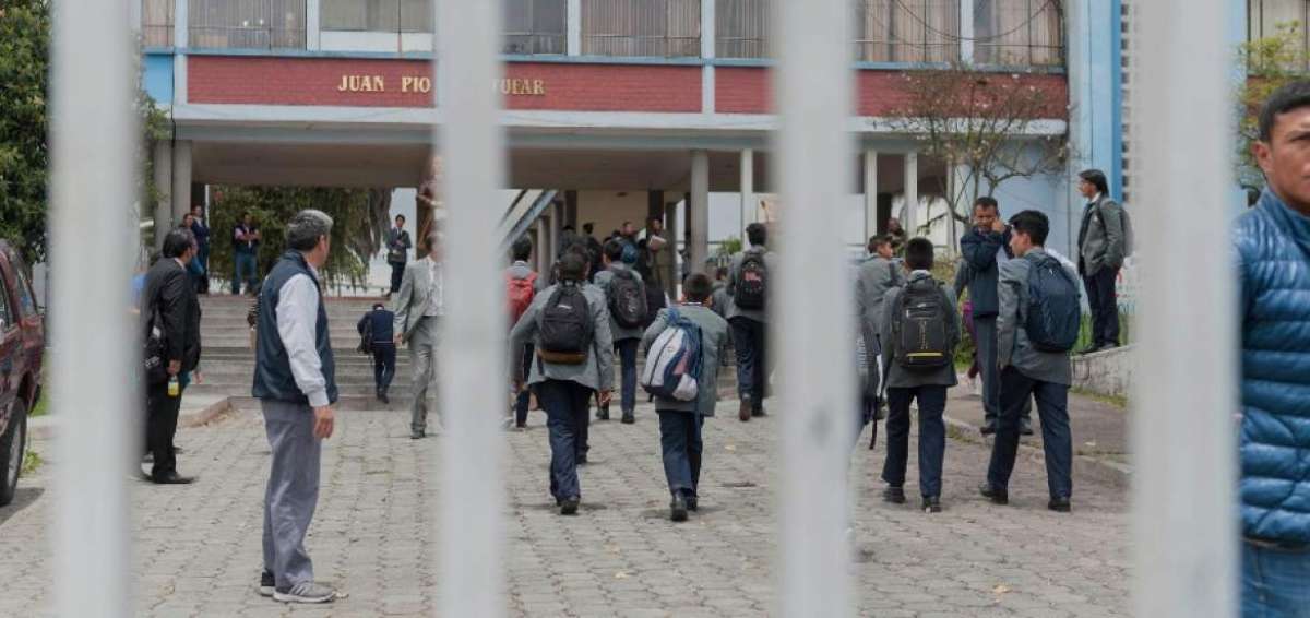 Ministerio de Educaci&oacute;n examina los expedientes de los 23 estudiantes el Mont&uacute;far