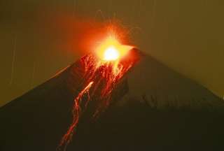 El IG alertó sobre lluvias en la zona del volcán que podrían generar flujos de lodo y escombros que descenderían por los flancos del volcán.