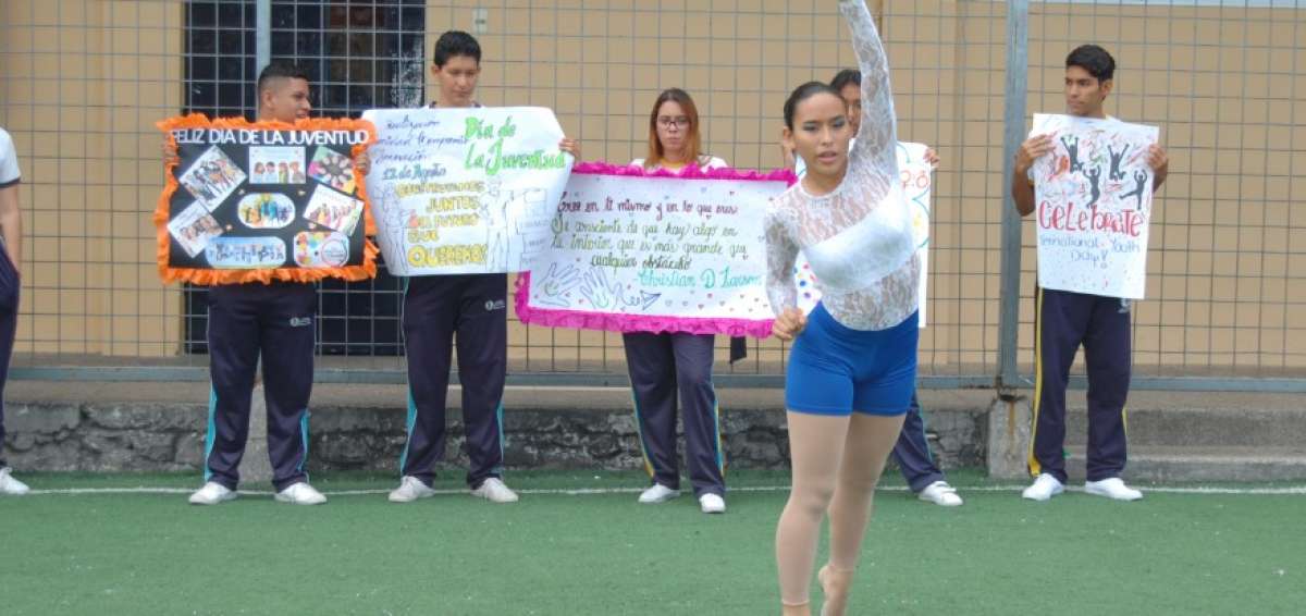Danza y teatro hicieron parte de la actividad en el colegio Letras y Vida, en el sur de Guayaquil.