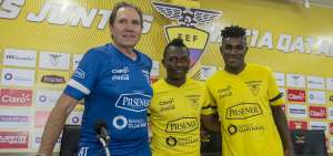 El asistente t&eacute;cnico de la sub 20, Patricio Lara (izq.), y los jugadores Daniel Segura (centro) y Jos&eacute; Cifuentes (der.) hablaron con la prensa.