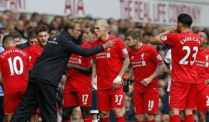 J&uuml;rgen Klopp dando indicaciones durante el partido contra el Tottenham. Foto: AFP