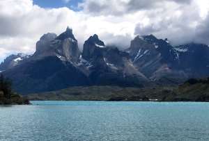 Autoridades chilenas recuperan cuerpos tras el fatal accidente en Torres del Paine.