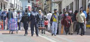 El Centro Hist&oacute;rico es uno de los 30 sectores m&aacute;s conflictivos de la ciudad. A pesar de los controles, la ciudadan&iacute;a no contempla el distanciamiento social. 