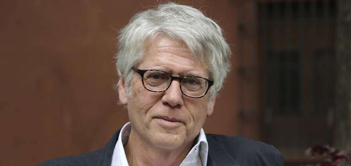 Montalbetti es profesor principal de Ling&uuml;&iacute;stica en la Pontificia Universidad Cat&oacute;lica del Per&uacute; y miembro del Comit&eacute; Editorial de la revista Hueso H&uacute;mero. 