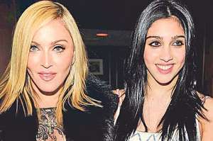 Madonna (i) y Lourdes Le&oacute;n, madre e hija.