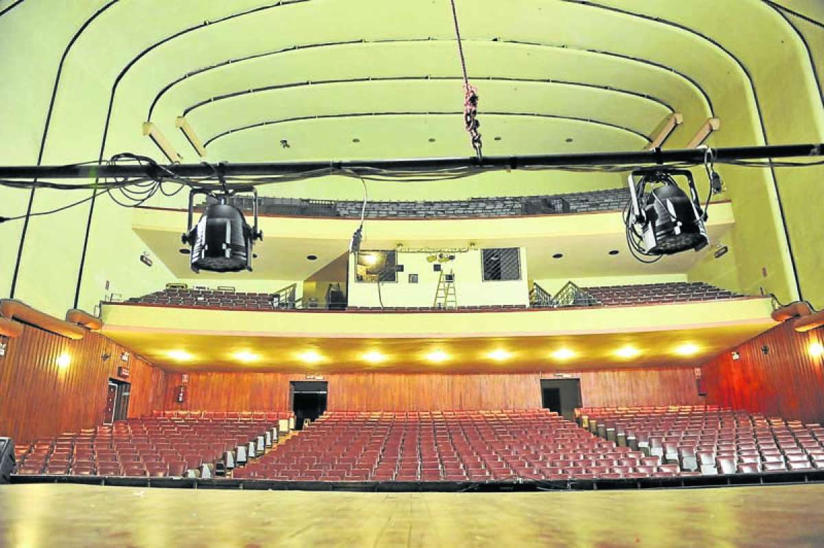 Varios teatros han sido remodelados pero casi no se proyectan pel&iacute;culas, sirven m&aacute;s bien para presentaciones en vivo. Foto: Jos&eacute; Luis Llivisaca / El Tel&eacute;grafo