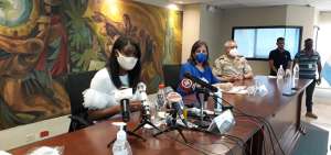 La fiscal Diana Salazar, la ministra Mar&iacute;a Paula Romo y el comandante Patricio Carrillo anunciaron la alianza, en rueda de prensa en Guayaquil.