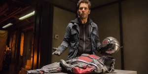"Ant-Man" lidera la taquilla al superar por poco a "Pixels"
