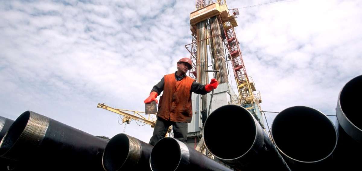 El petr&oacute;leo cierra en fuerte baja en Nueva York a $ 49,07