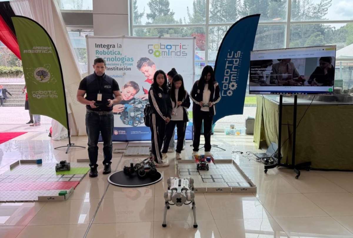 M&aacute;s de 700 ni&ntilde;as se acercan a la tecnolog&iacute;a en jornada por el D&iacute;a de las Ni&ntilde;as en las TIC