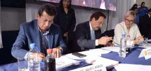 Nebot y Viteri firman  acuerdo con l&iacute;deres social conservadores del Carchi