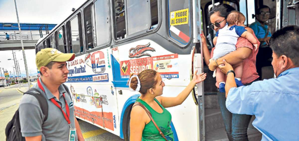 Desde el pasado martes 6 de enero rige una nueva tarifa de bus en Manta. Pas&oacute; de $0,25 a $ 0,30. Los estudiantes pagan mitad de pasaje.
