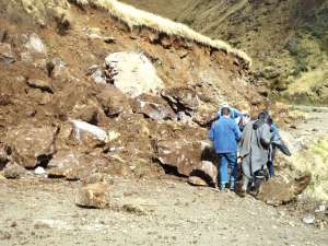 Este  sismo  que fue sentido en Tufi&ntilde;o, Tulc&aacute;n registr&oacute;  reportes de ca&iacute;das de objetos de estanter&iacute;as, rupturas de vidrios y da&ntilde;os menores en infraestructura de mala calidad constructiva.