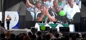 La vicepresidenta Mar&iacute;a Alejandra Vicu&ntilde;a, durante el acto que se realiz&oacute; en la Universidad Estatal de Milagro.