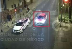 Videos compartidos por la Secretaría de Seguridad Ciudadana de la urbe mostraron el momento en el que el taxista se lleva a la mujer.