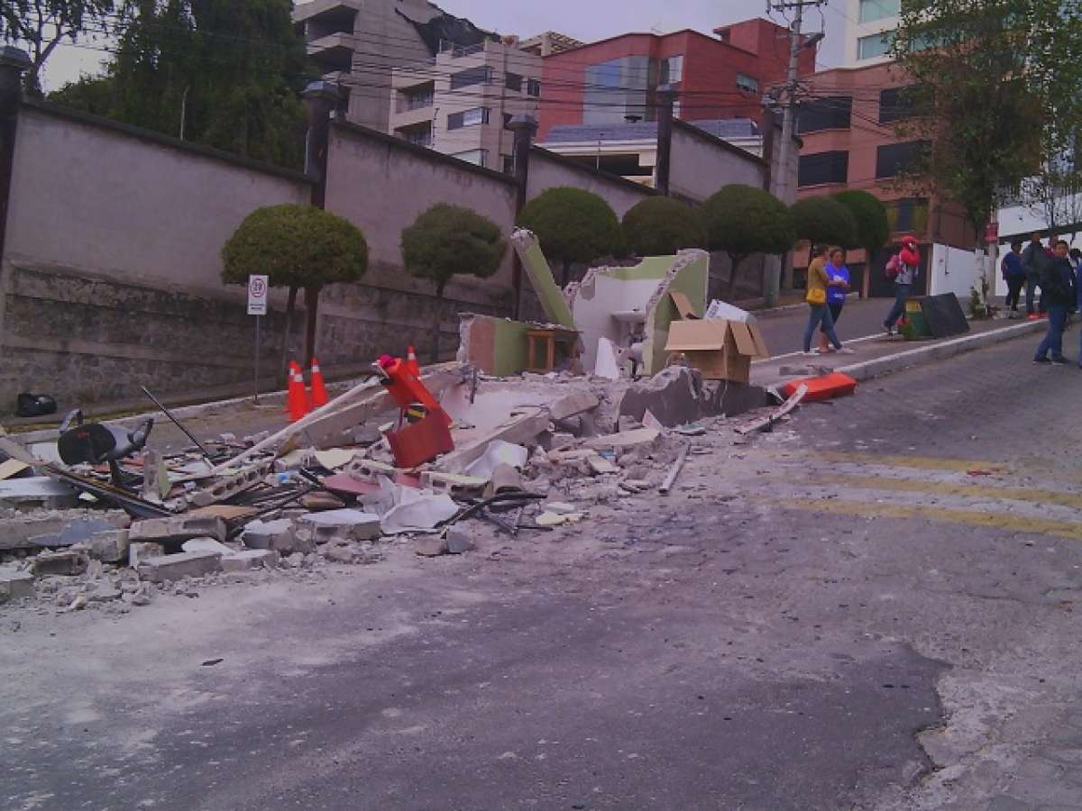 Una volqueta provoc&oacute; p&aacute;nico en un barrio de Quito 
