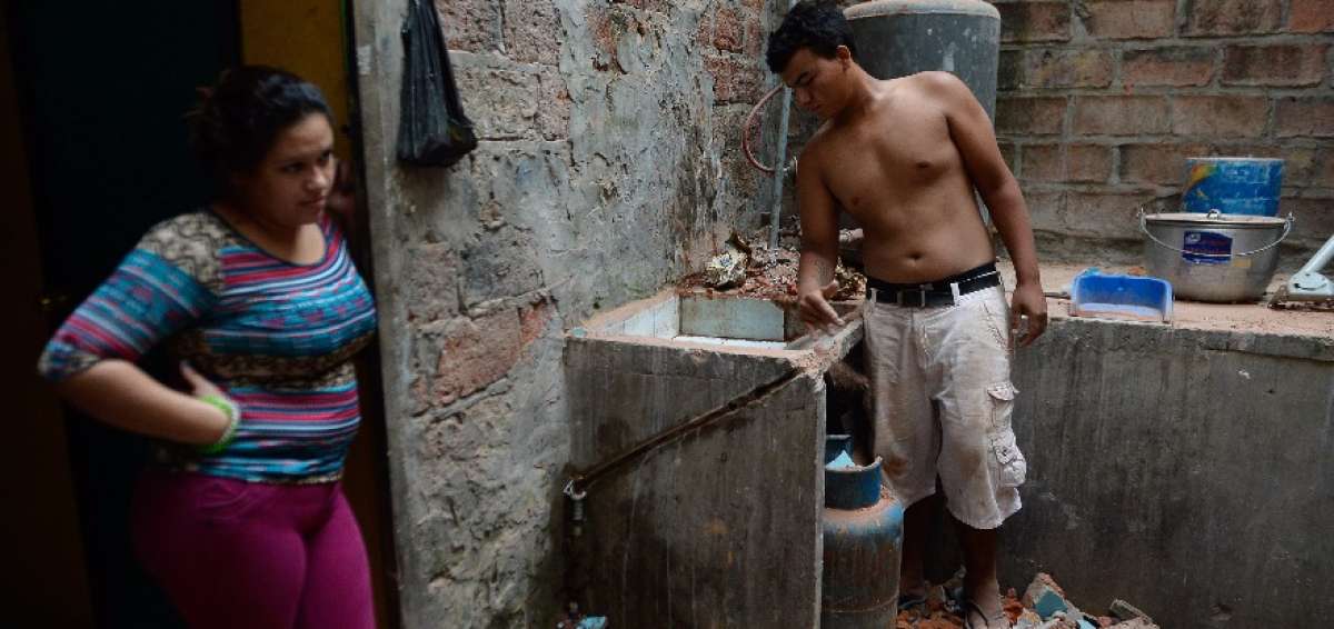 El padre de Jonathan cobr&oacute; ya el primer mes del bono de acogida.  Le dio el dinero al joven para que levantara un cuarto en un espacio  de su casa. El chico dice que es un gran beneficio.