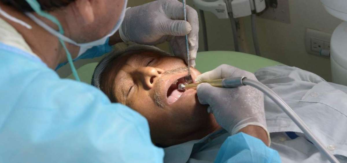 La periodontitis o infecci&oacute;n en las enc&iacute;as incrementa la mortalidad a corto plazo de los pacientes con enfermedad renal, al mismo nivel que la diabetes.