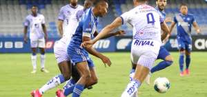 Emelec logra ag&oacute;nico triunfo ante Delf&iacute;n y es l&iacute;der moment&aacute;neo del campeonato