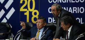 Carlos Villac&iacute;s Naranjo (i), titular de la FEF, no mantiene una relaci&oacute;n cercana con su vicepresidente.  