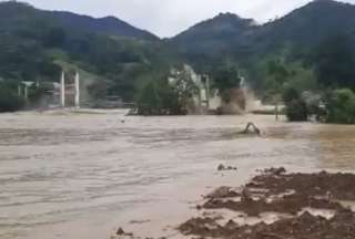 Las comunidades de Panguitza y San Miguel de la Hueca quedaron incomunicadas por el colapso de dos puentes.