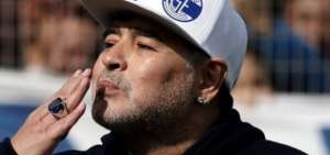 Diego Maradona perdi&oacute; en su debut como t&eacute;cnico de Gimnasia y Esgrima de La Plata.