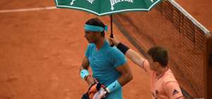 Rafael Nadal perdi&oacute; el primer set en su partido contra el argentino Diego Schwartzman. El partido fue suspendido por lluvia. 