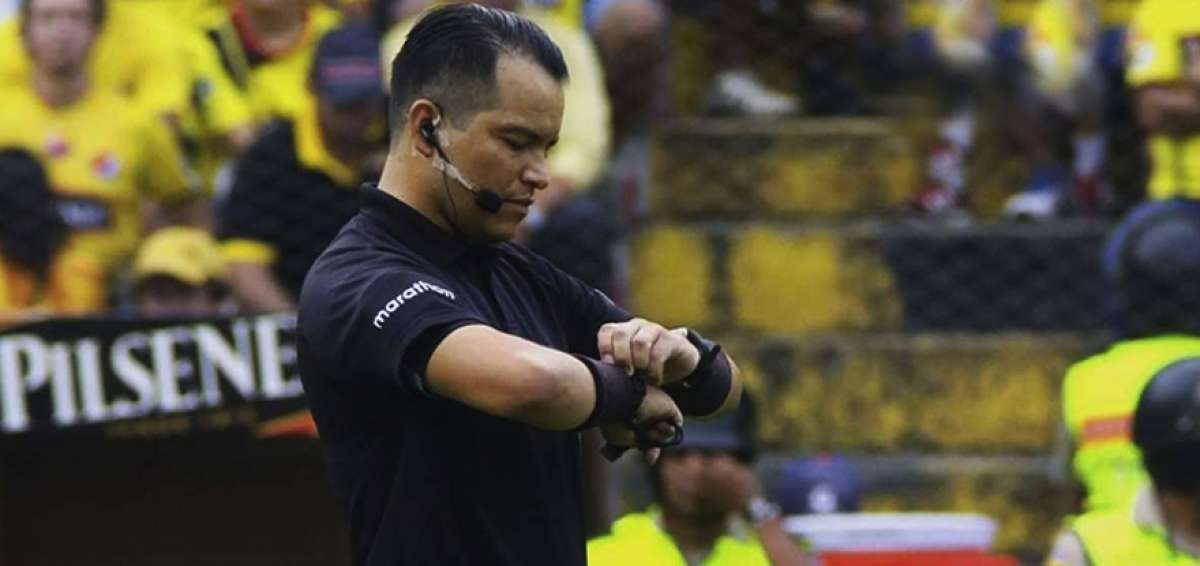 Muentes pide una sanci&oacute;n severa a Pa&uacute;l V&eacute;lez, DT de Macar&aacute;