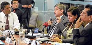 El ministro Carlos Marx Carrasco se reuni&oacute; con la Comisi&oacute;n de Derechos de los Trabajadores. Foto: Andr&eacute;s Darquea.