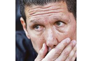 Valencia logra el liderato provisional en Espa&ntilde;a  