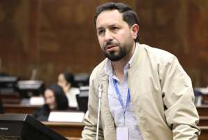 La bancada oficialista de Acuerdo Democrático Nacional (ADN) rechazó las declaraciones emitidas por el asambleísta nacional electo, Ricardo Patiño, sobre la dolarización. 
