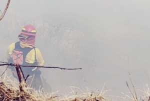 Los bomberos sofocan un nuevo incendio registrado en Carcelén Bajo.