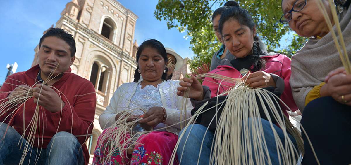 Los artesanos no han perdido la habilidad al momento de confeccionar sombreros o prendas peque&ntilde;as usando la paja toquilla. Ellos piensan que hace falta mayor incentivo a este sector para que no dejen de producir estas artesan&iacute;as.