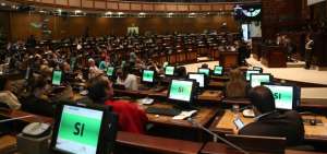 La votaci&oacute;n de la resoluci&oacute;n registr&oacute; 83 votos a favor, diez en contra y una abstenci&oacute;n.