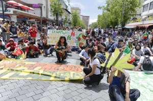 Los consumidores son, adem&aacute;s, militantes del autoabastecimiento y la defensa del usuario. Foto: Miguel Jim&eacute;nez | El Tel&eacute;grafo