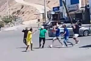 En videos se puede observar cómo el delincuente fue perseguido por ciudadanos de Manta.