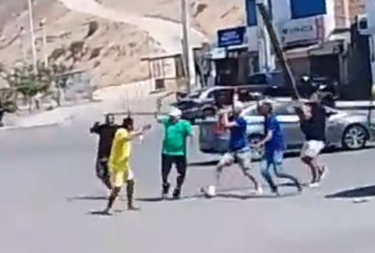 En videos se puede observar cómo el delincuente fue perseguido por ciudadanos de Manta.